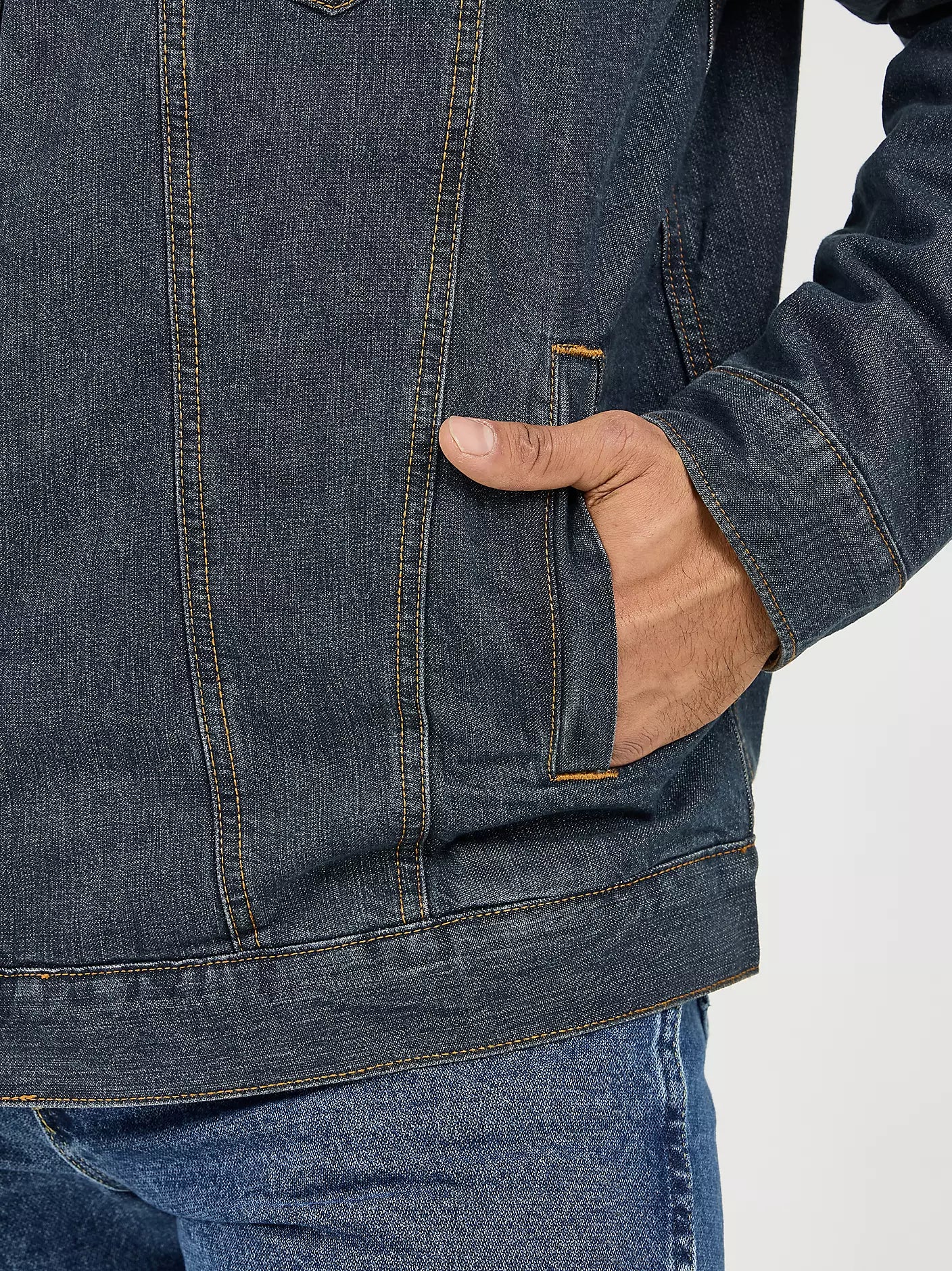 1074256RT WRANGLER TRADITIONAL LINED JACKET