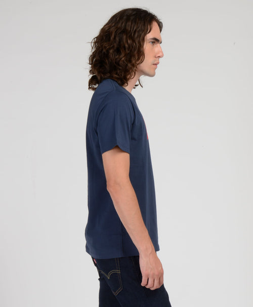 0139| T-SHIRT GRAPHIC SET-IN NECK LEVIS
