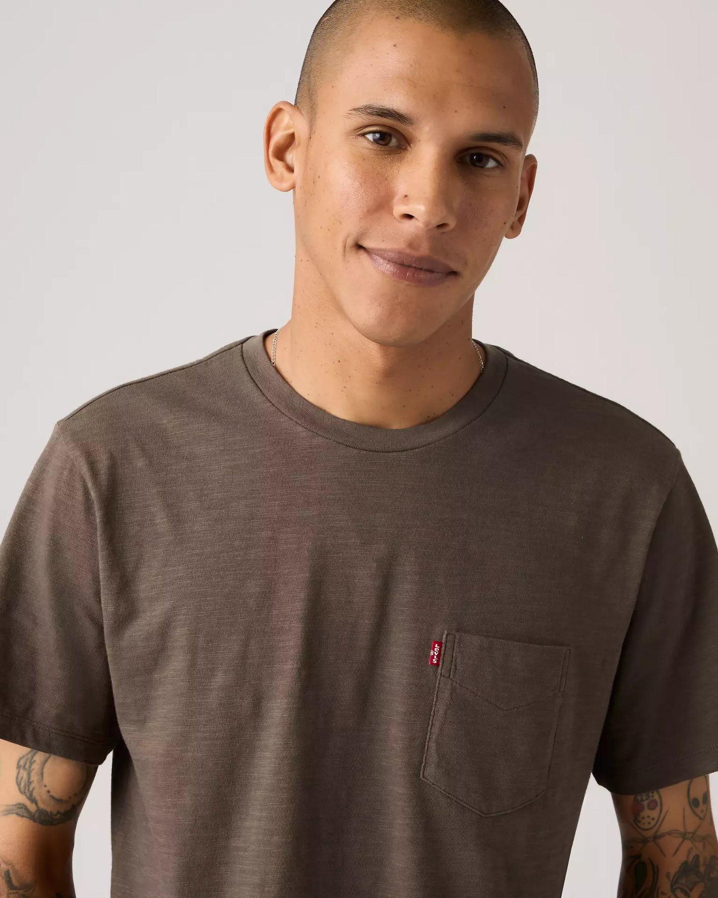0474| T-SHIRT CLASSIC PCKT TEE LEVIS