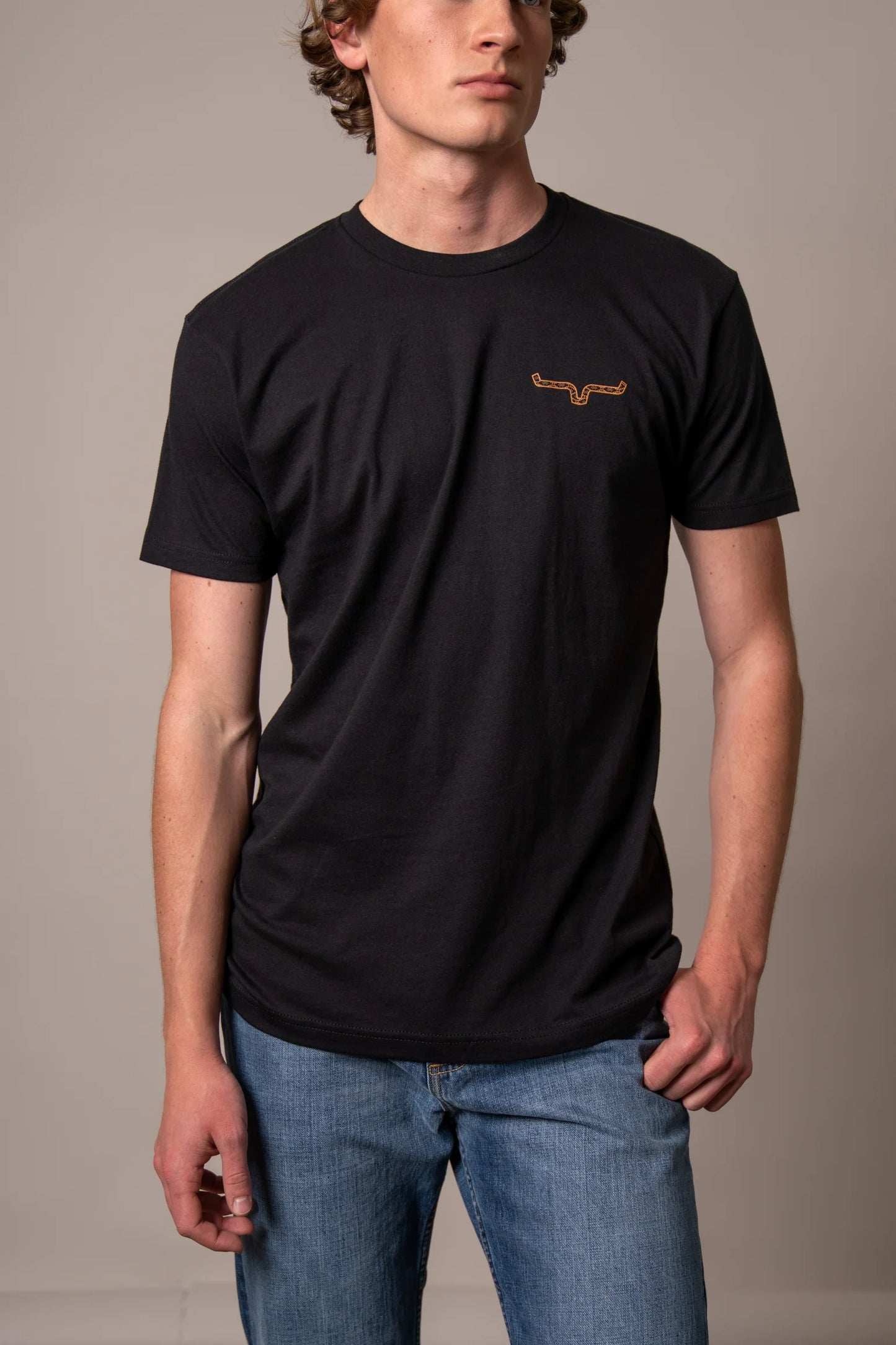 PLAYERA KIMES RANCH ROWELL - NEGRO