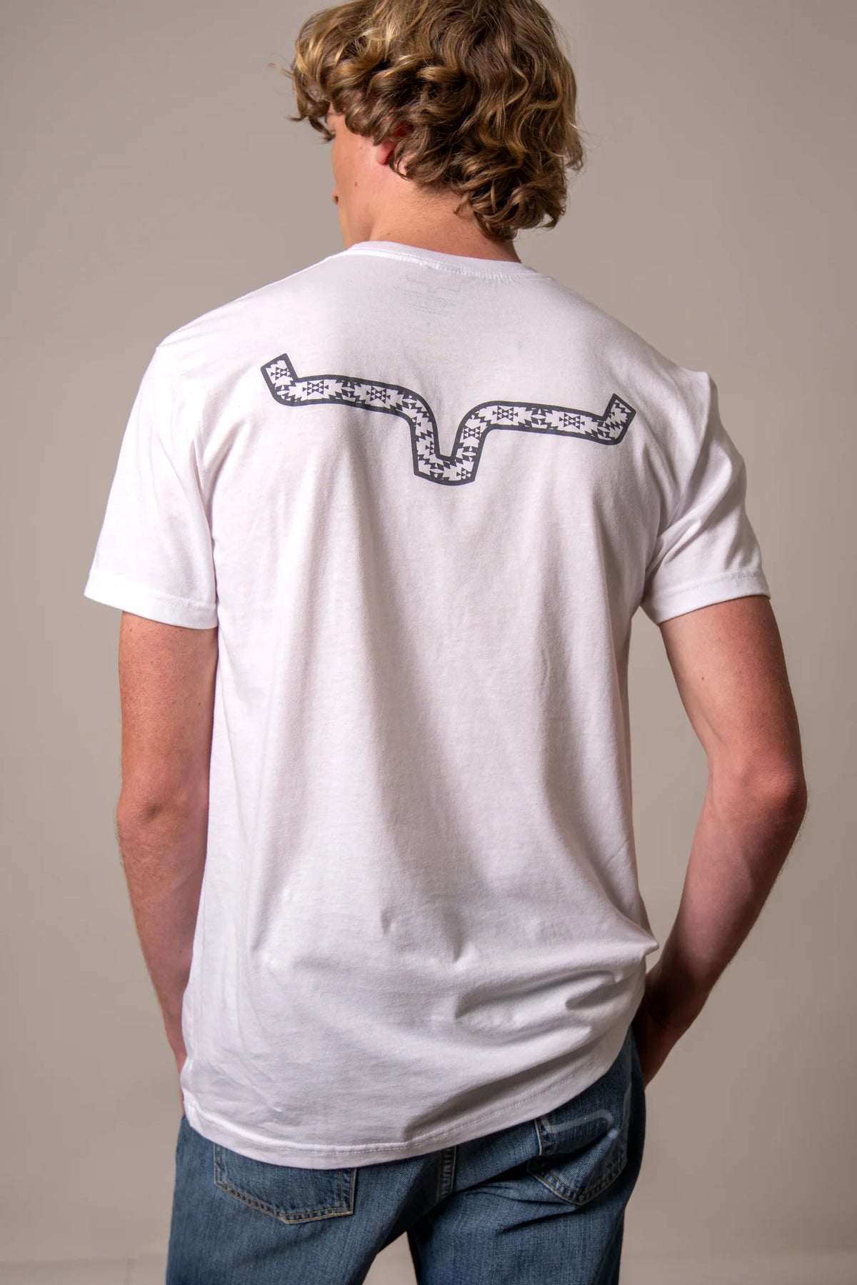PLAYERA KIMES RANCH ROWELL - BLANCO