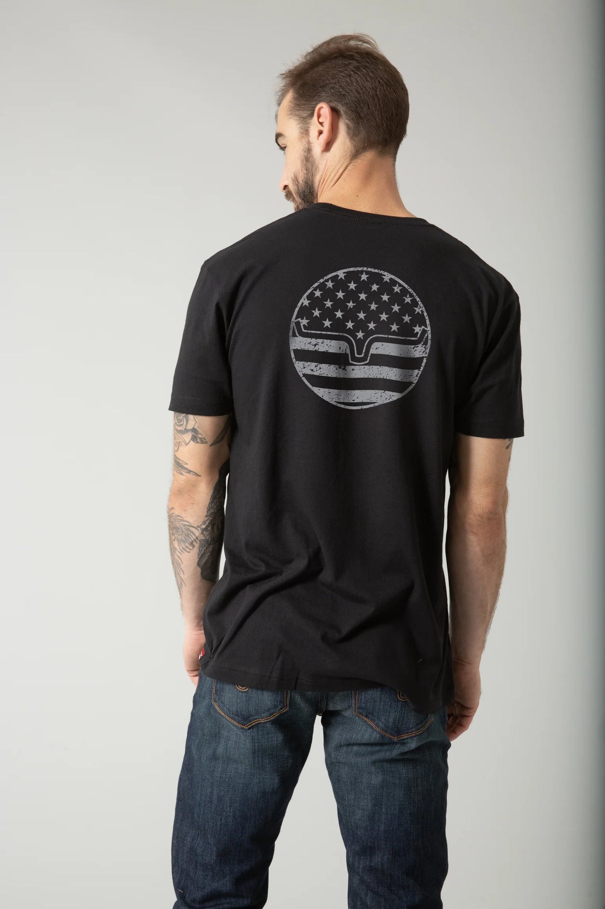 PLAYERA KIMES RANCH AMERICAN BULLSEYE - NEGRO