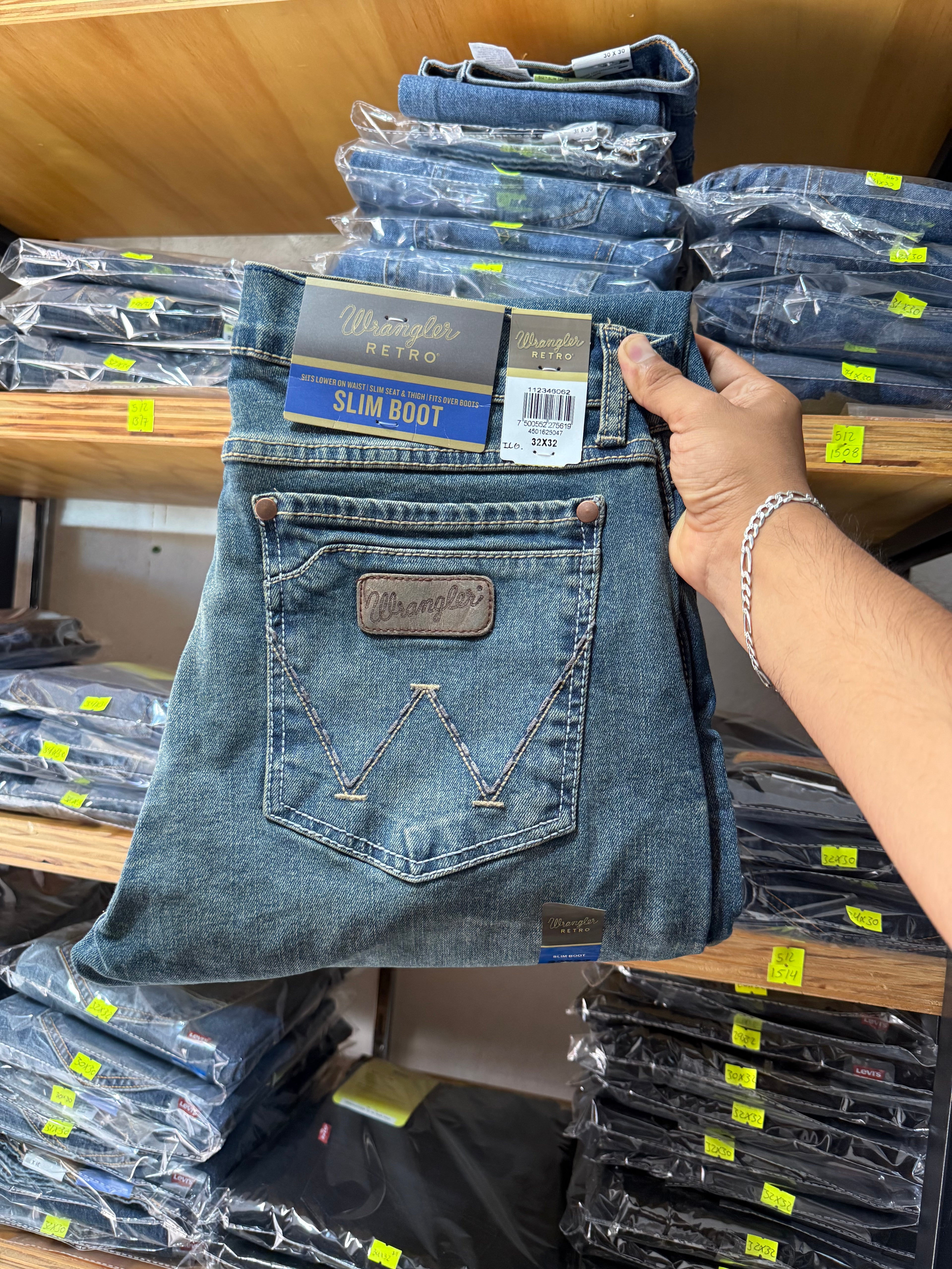 112346062| WRANGLER JEAN RETRO SLIM BOOT BÁSICO