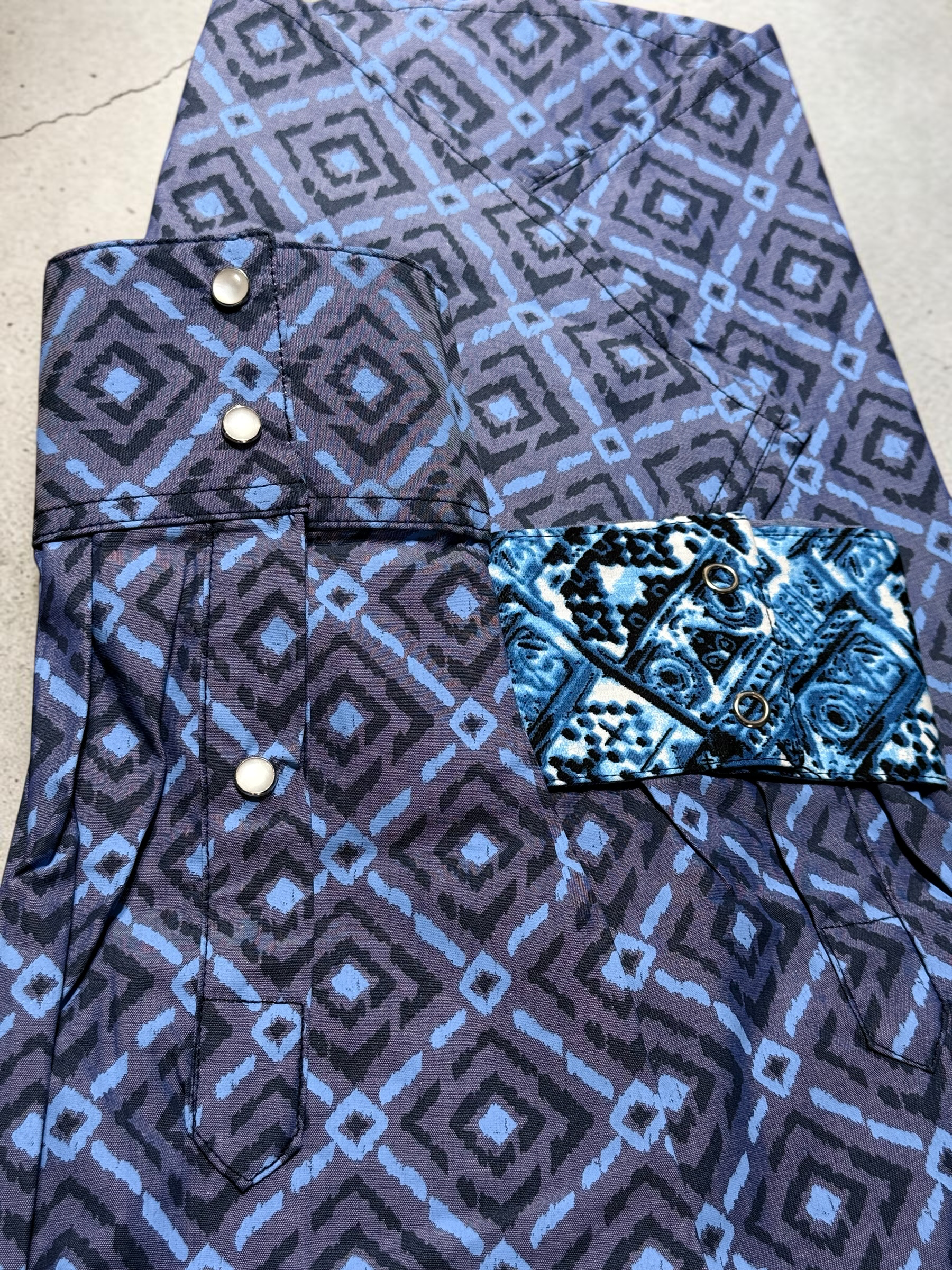 112366509|CAMISA RETRO